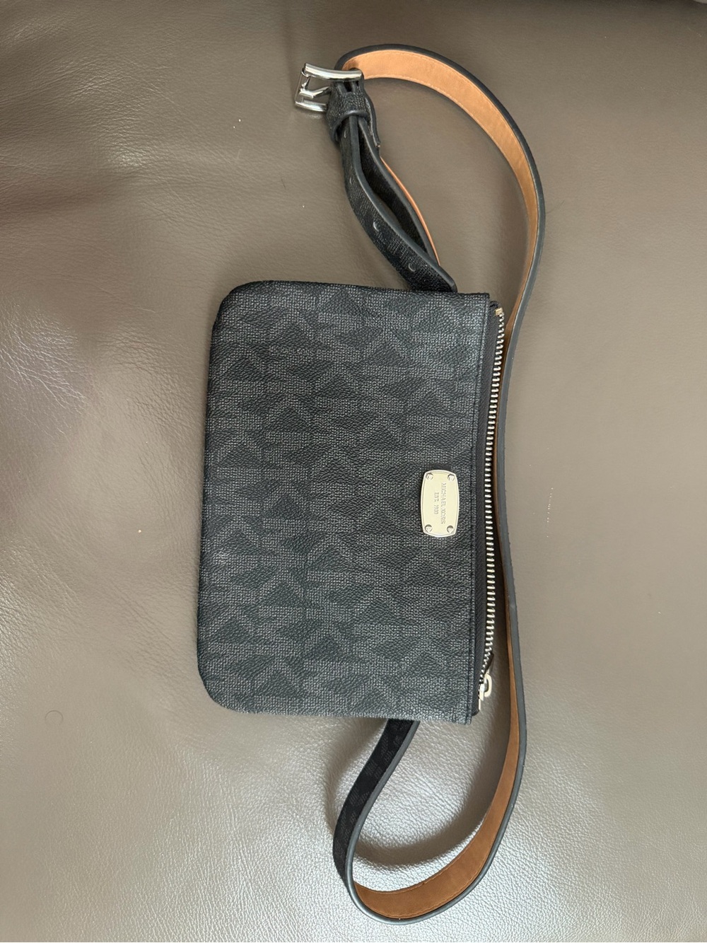 Michael Kors Black logo belt bag size XL